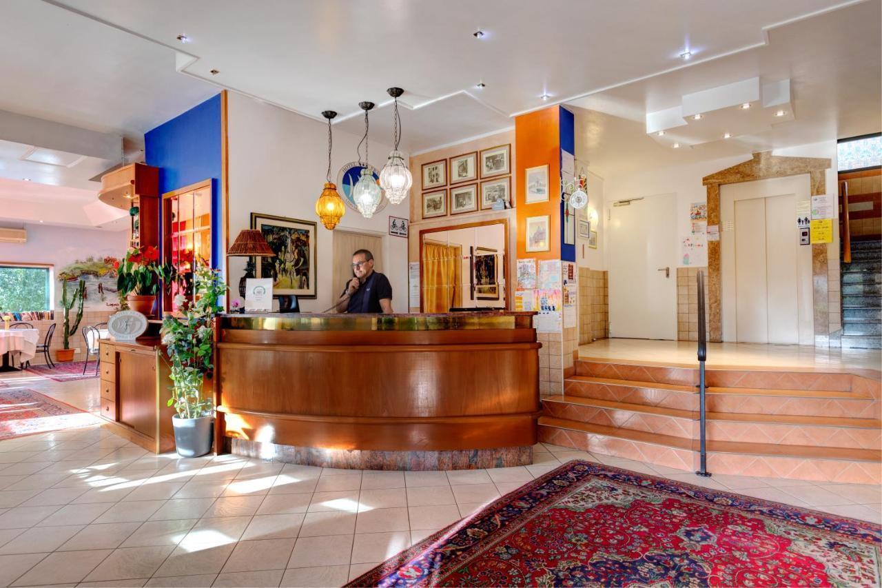 Frank Hotel